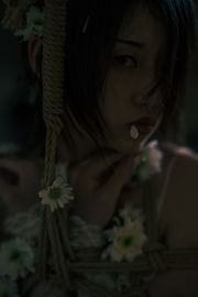 [Net Red COSER Photo] Yunxixi - Flower and Rope