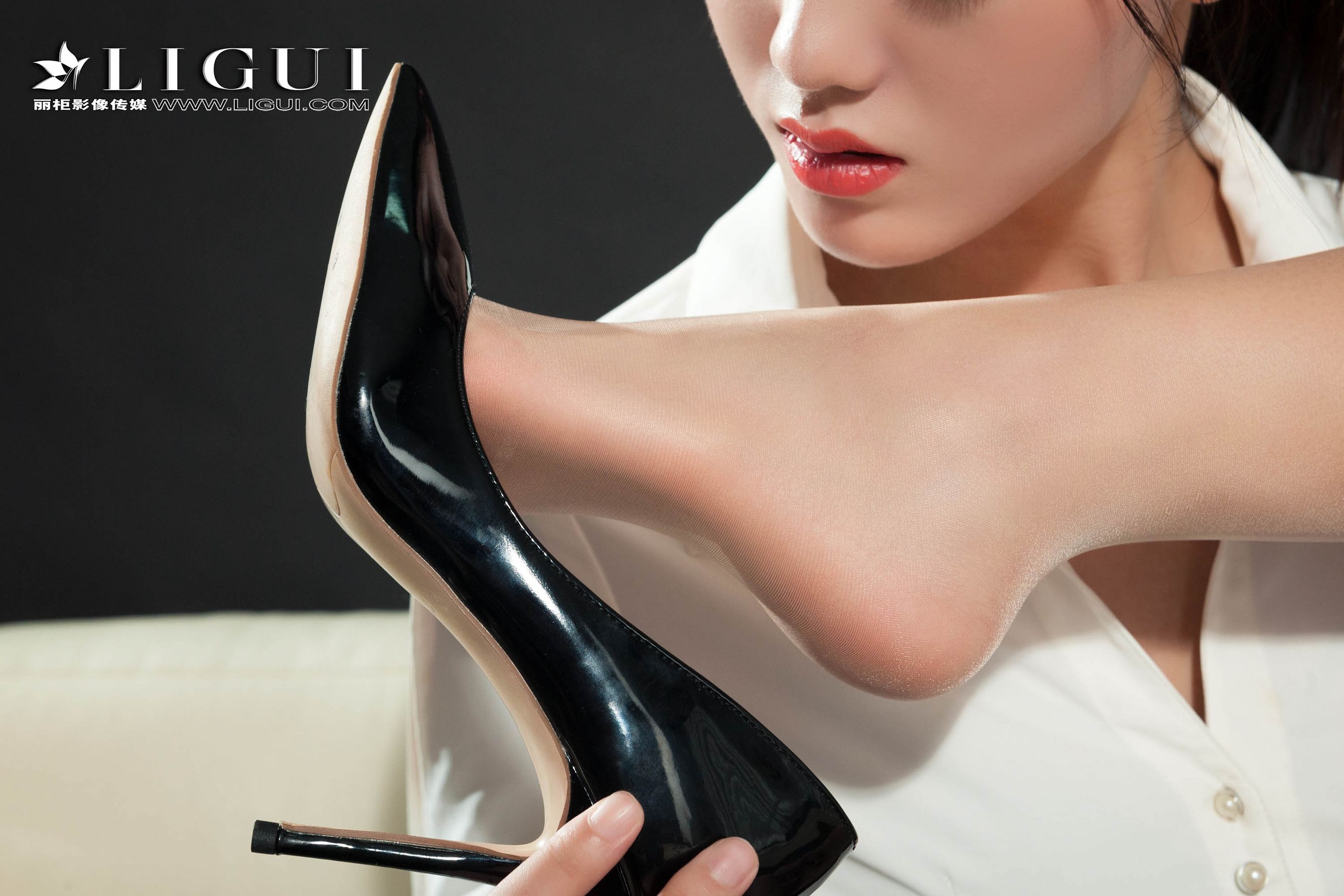 Модель ноги Шахтер и Сяо Сяо "Любовь шелковых ног" 丽 柜 Ligui