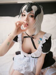 [Net Red COSER Photo] One-meter-eight pear-fantasy maid